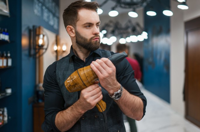 інноваційні матеріали в виробництві фенів для волосся